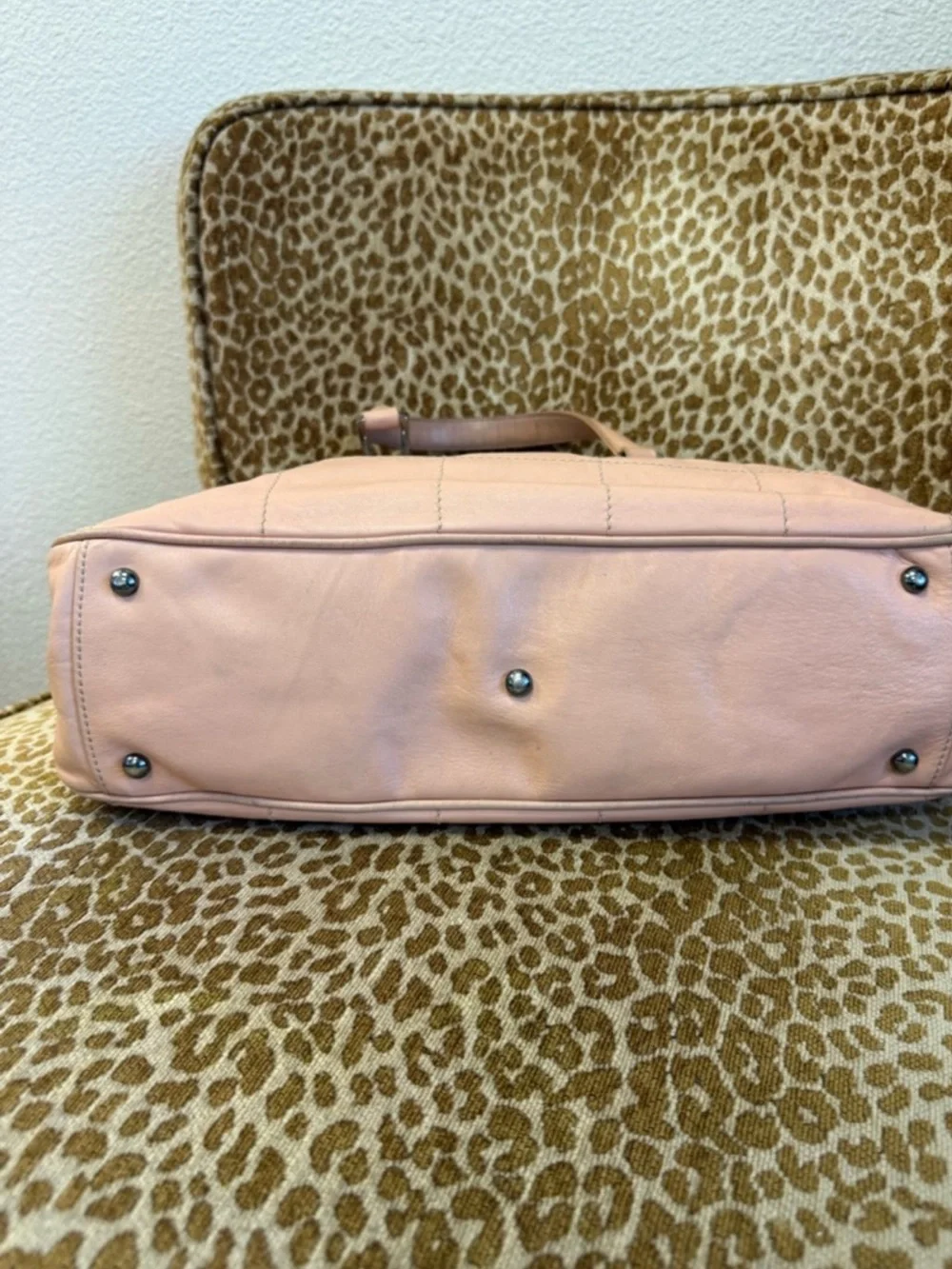 CHANEL elegant shoulder